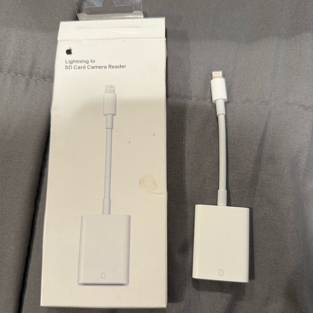 Original Apple Lightning to SD Card Camera Reader Adapter MJYT2AM/A A1595